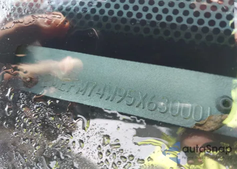 2005 Mercury Grand Marquis Gs from USA, damaged, VIN 2MEFM74W95X630001